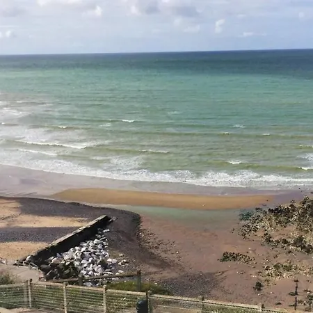 Charmant Petit Vue Directe Sur La Mer *